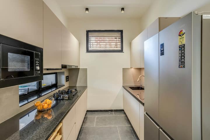 Full kitchen image 4