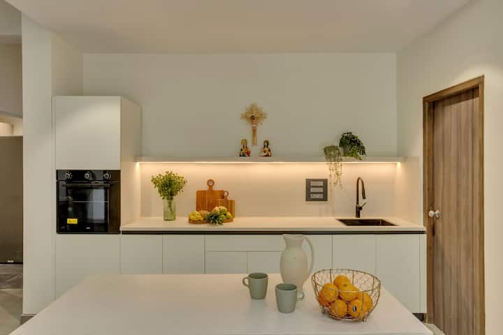 Full kitchen image 2