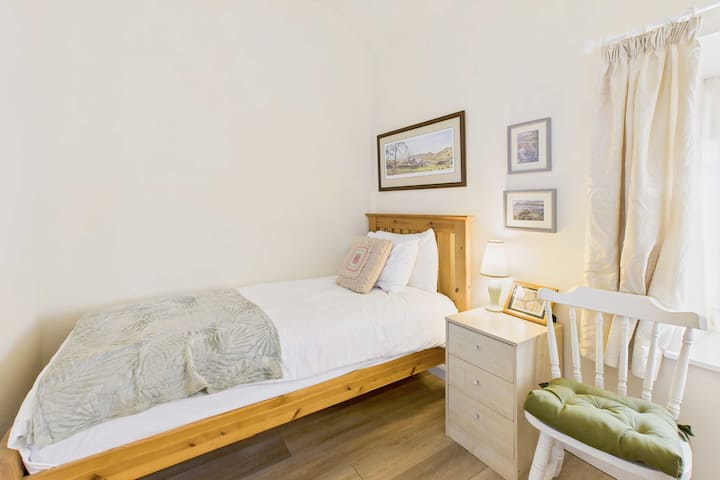 Lane Farm Cottage, Easington – Host & Stay