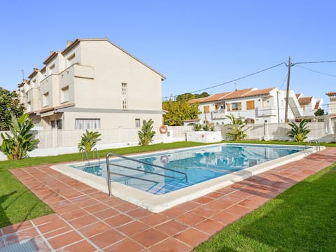 House with pool and barbecue 200m beach