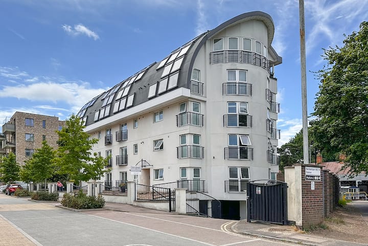 Elegant 1-bed | Open-plan Living | Free Parking - Greenwich