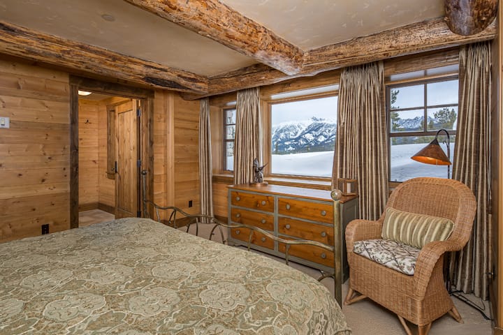 Alakerran vierasmakuuhuone 1, jossa on oma kylpyhuone