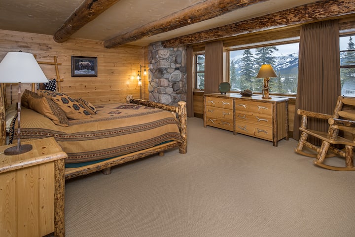 Alakerran vierashuone 2