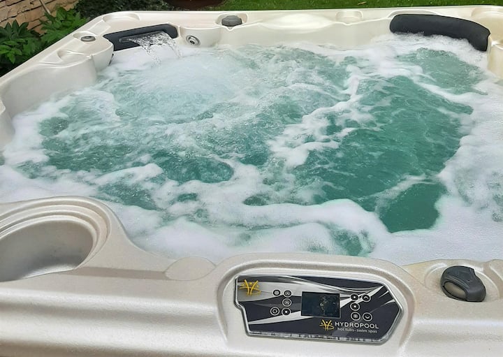 Private Hot Tub Retreat • Sleeps 7 • Bike Path - Grand Bend