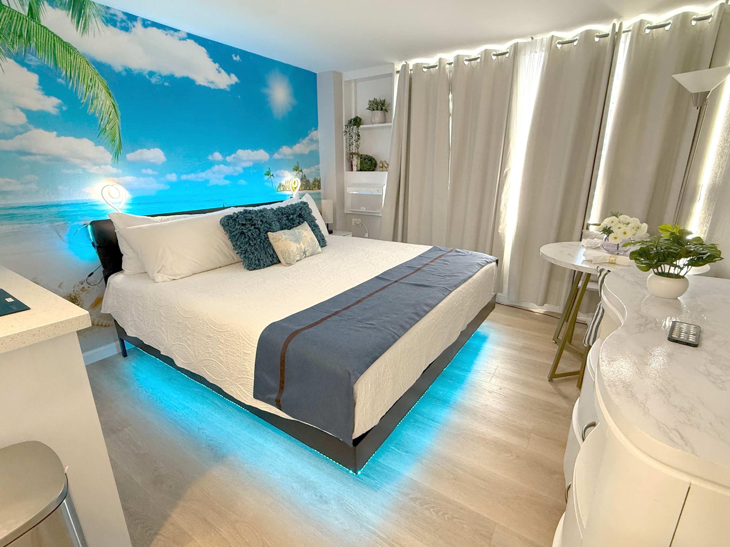 Newly Renovated Waikiki 2BR 2BA Ocean City View - Image 2