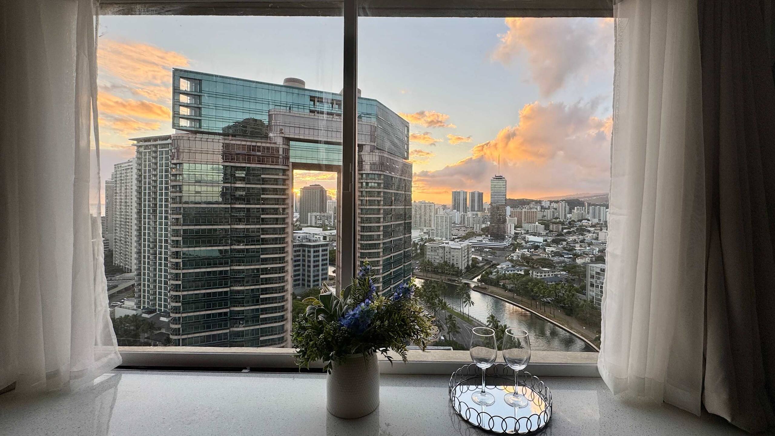 Newly Renovated Waikiki 2BR 2BA Ocean City View - Image 10