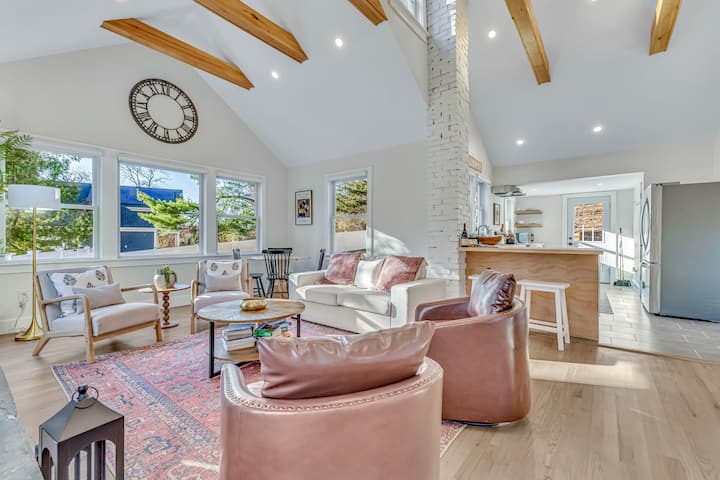 White Cottage East Setauket - Port Jefferson, NY