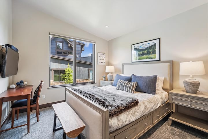 Habitación con cama tamaño queen para huéspedes - Chateau Breck - Alquiler vacacional en Breckenridge