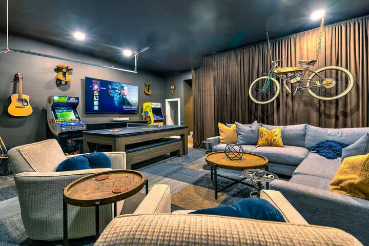 Artist Retreat: Hot Tub | Skyline View | Game Room gallery image 5