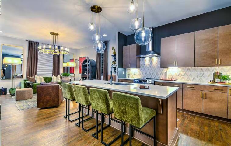 Artist Retreat: Hot Tub | Skyline View | Game Room gallery image 4