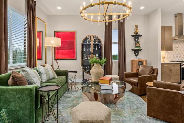 Artist Retreat: Hot Tub | Skyline View | Game Room gallery image 2