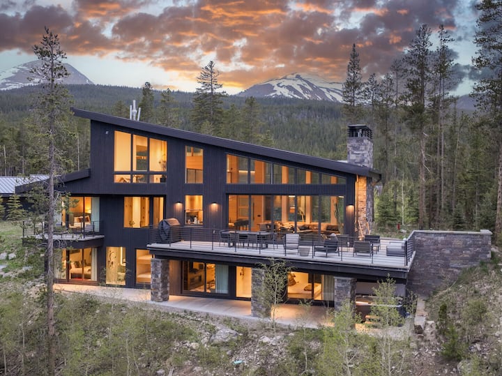 Spectacular Mountain Views from EVERY room!