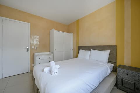 Popular Airbnb listing: Le City Mood - 2 people - Wifi - Stade de France in Aubervilliers