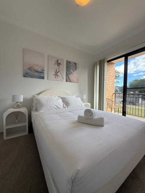 Airy Cronulla beach escape 2 bed