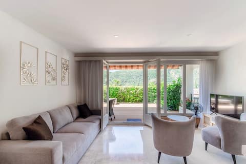 Residence with Pool and Beach (Morcote Romance)