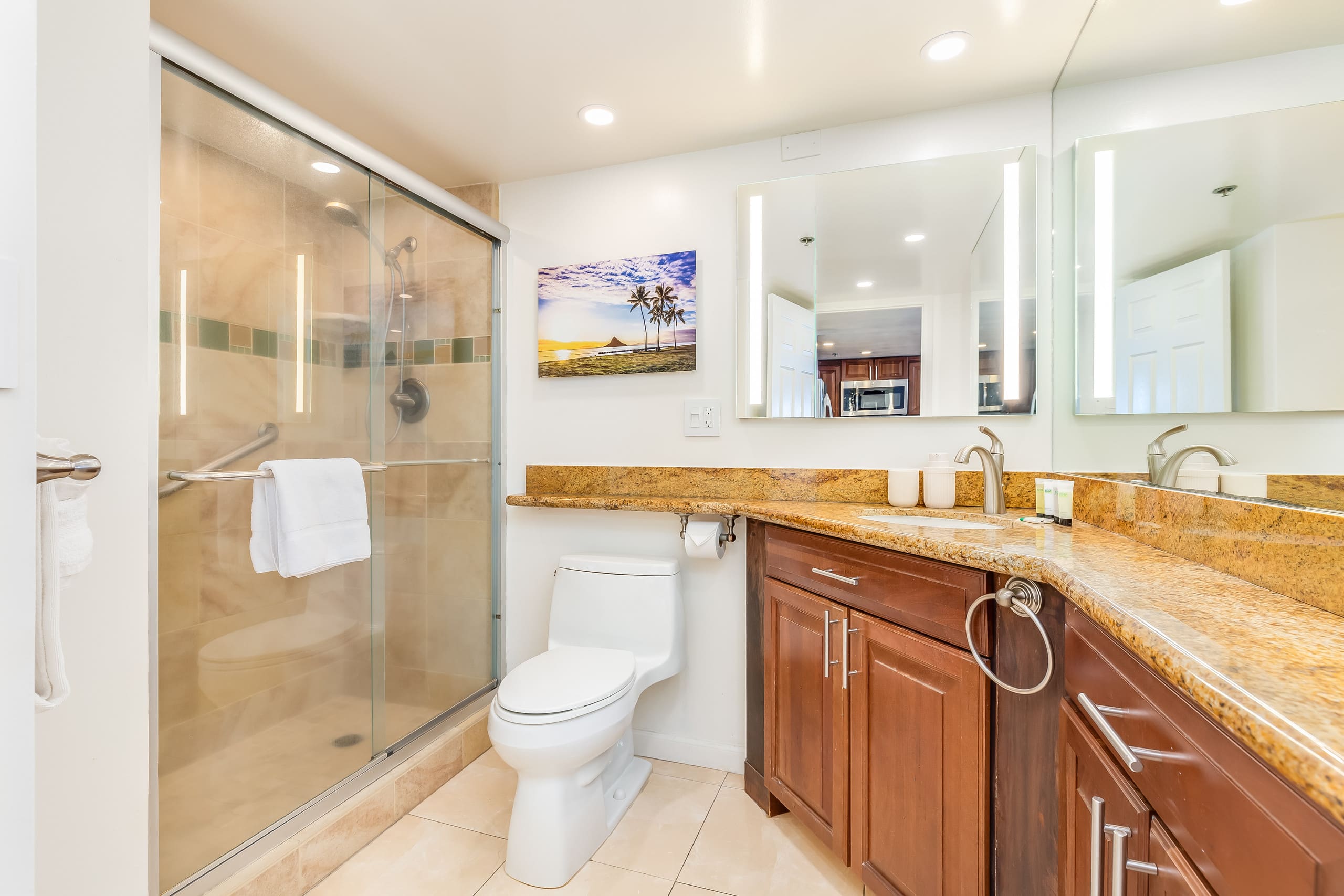 Condo in Honolulu · ★4.9 · 2 bedrooms · 4 beds · 2 private baths - Image 37
