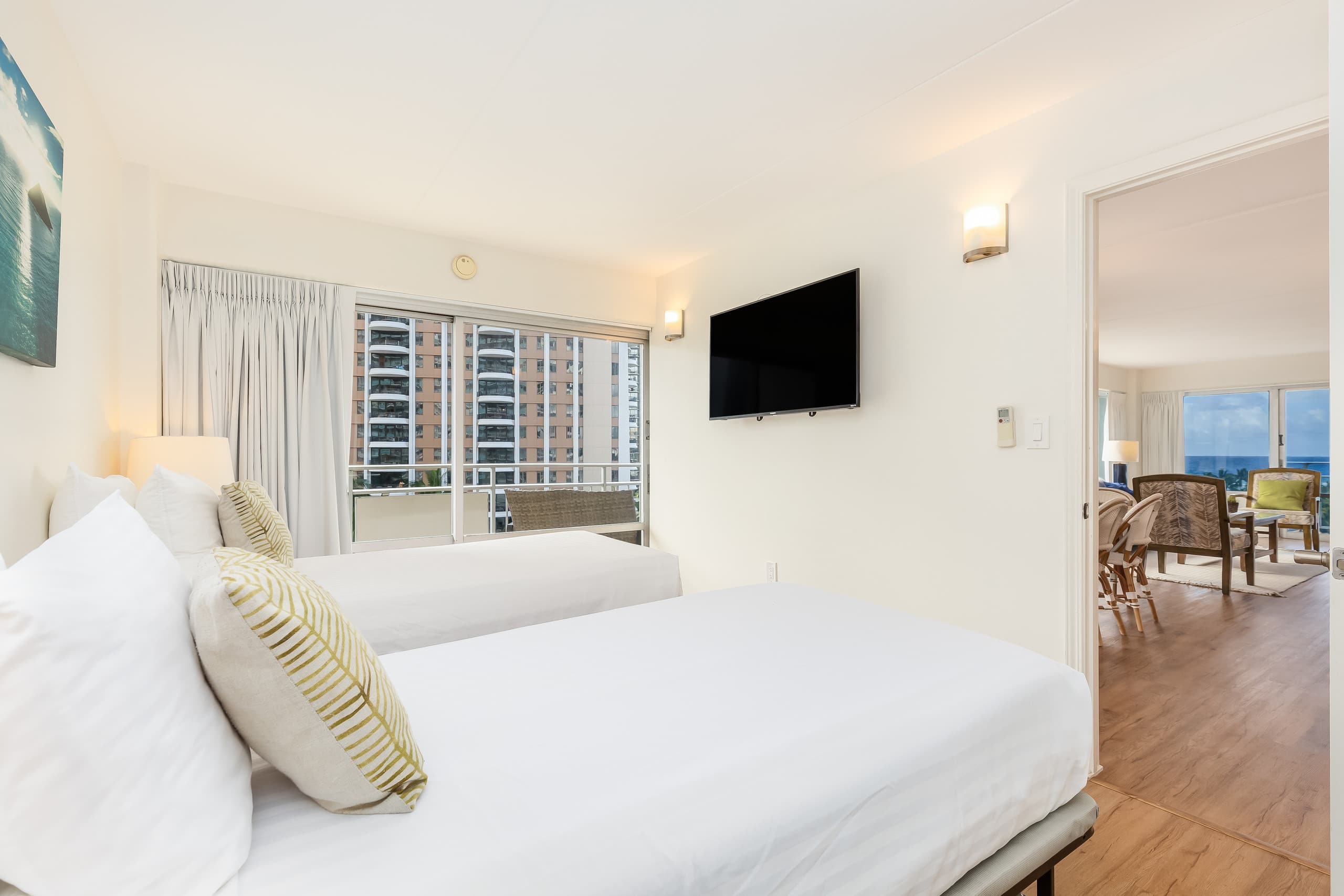 Condo in Honolulu · ★4.9 · 2 bedrooms · 4 beds · 2 private baths - Image 29