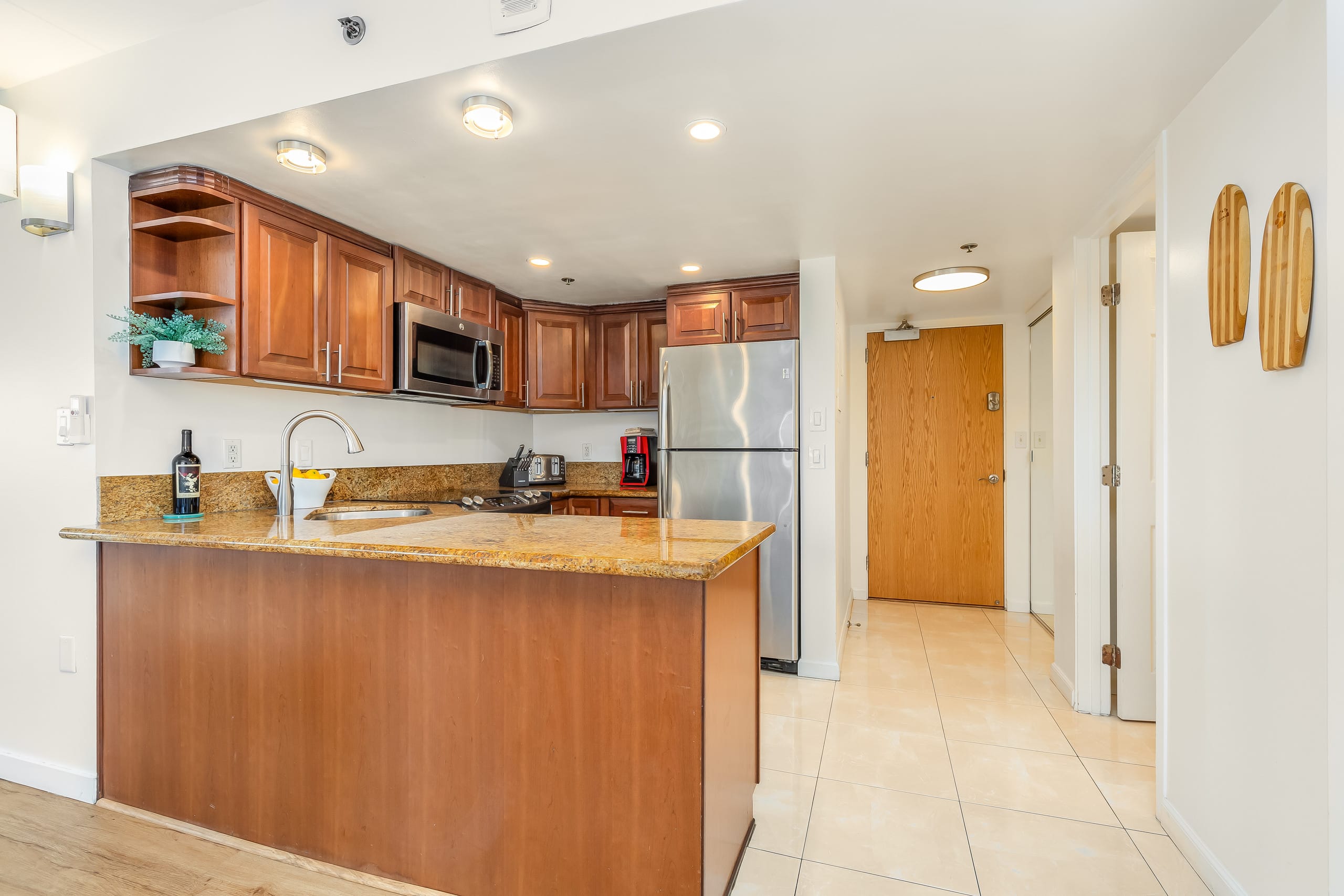 Condo in Honolulu · ★4.9 · 2 bedrooms · 4 beds · 2 private baths - Image 21