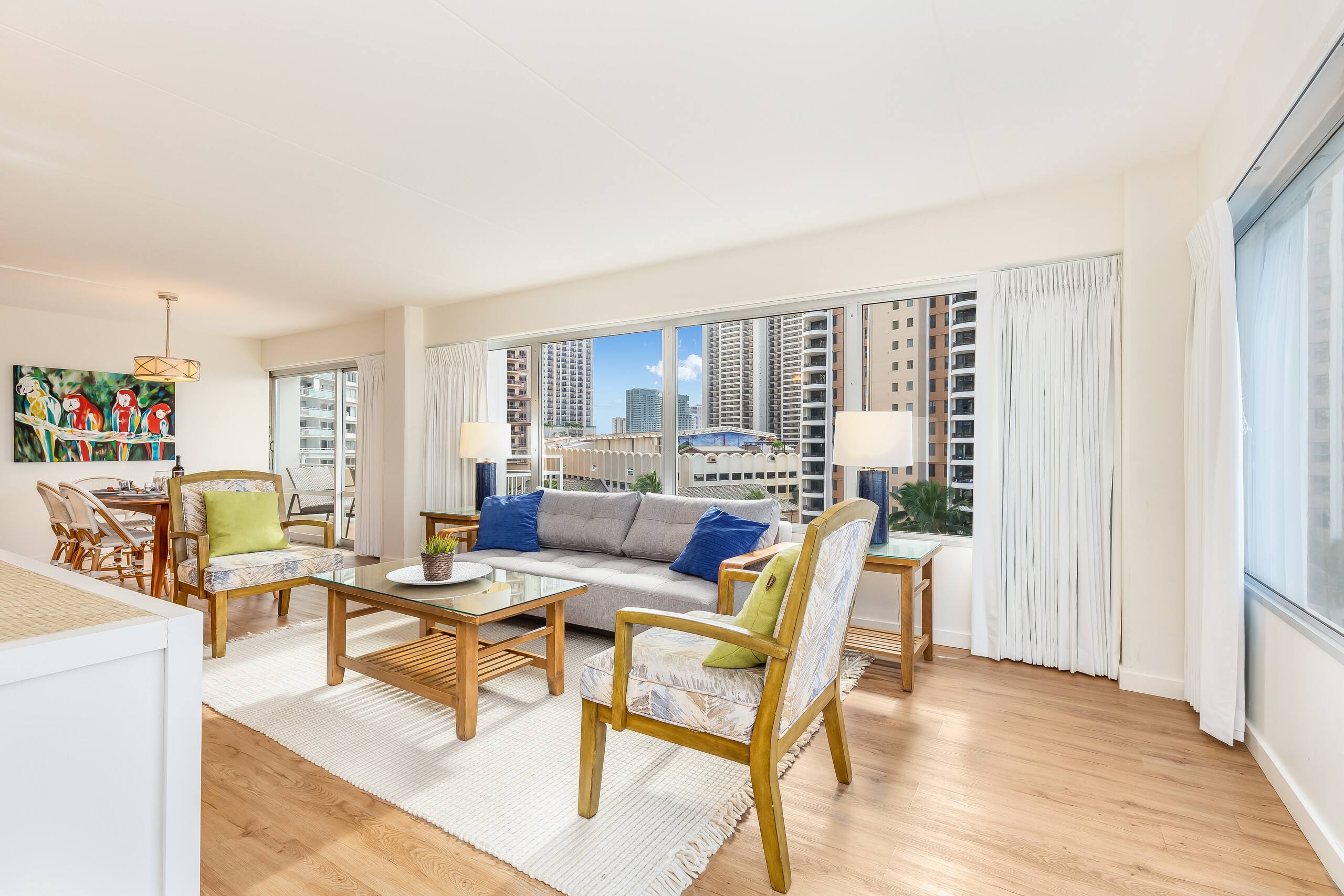 Condo in Honolulu · ★4.9 · 2 bedrooms · 4 beds · 2 private baths - Image 7