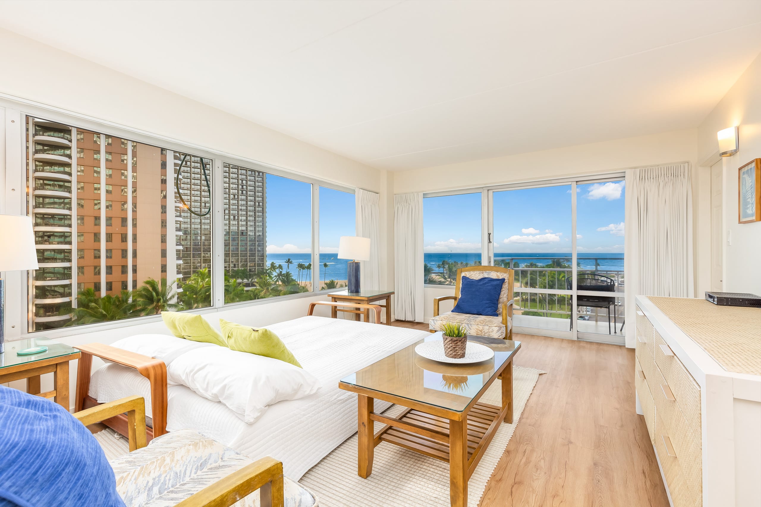 Condo in Honolulu · ★4.9 · 2 bedrooms · 4 beds · 2 private baths - Image 12