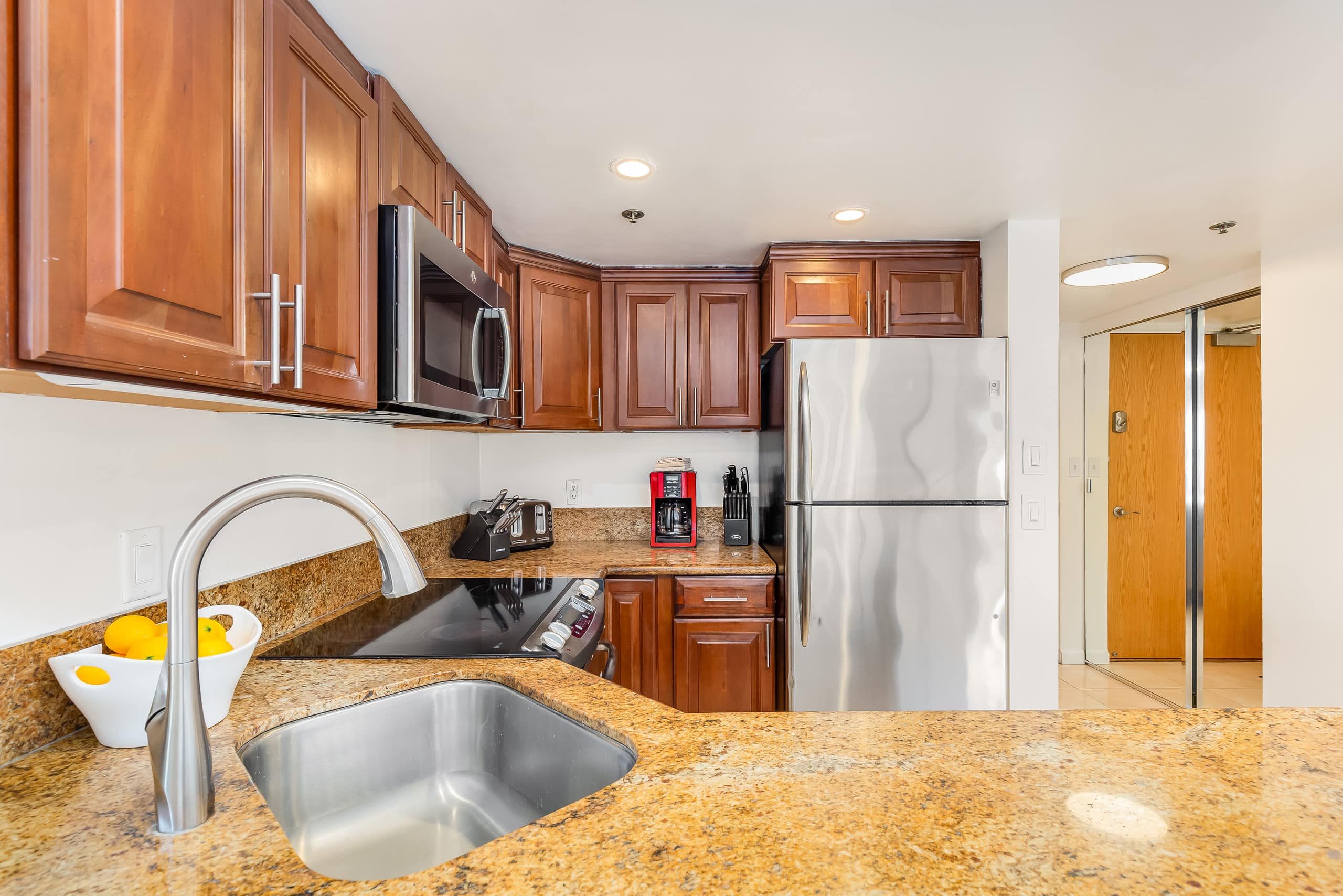 Condo in Honolulu · ★4.9 · 2 bedrooms · 4 beds · 2 private baths - Image 19