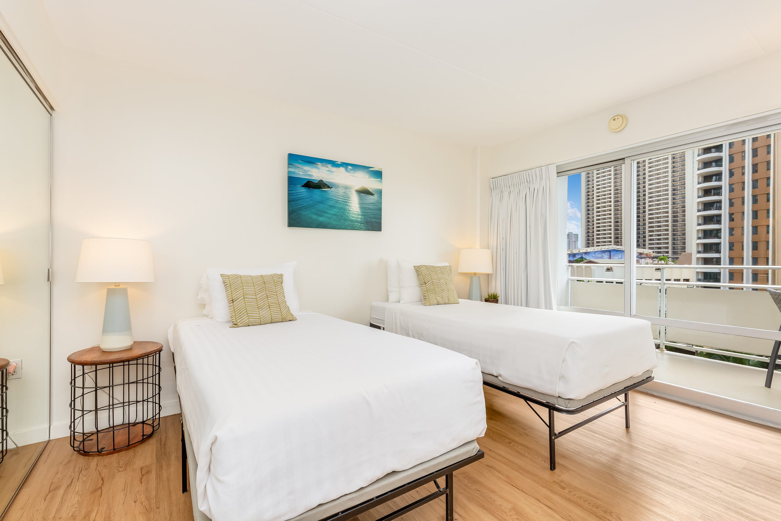 Condo in Honolulu · ★4.9 · 2 bedrooms · 4 beds · 2 private baths - Image 28
