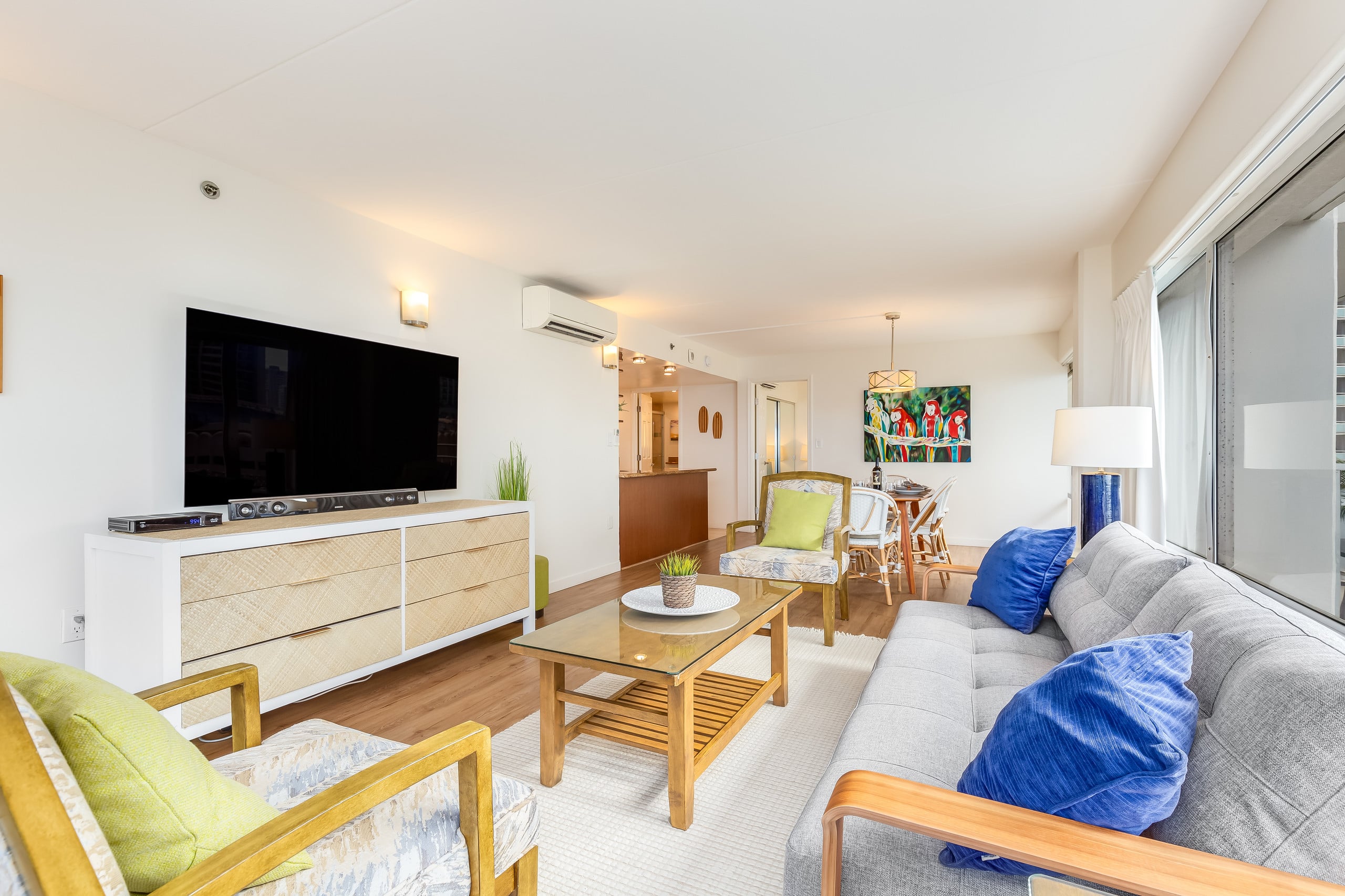 Condo in Honolulu · ★4.9 · 2 bedrooms · 4 beds · 2 private baths - Image 5