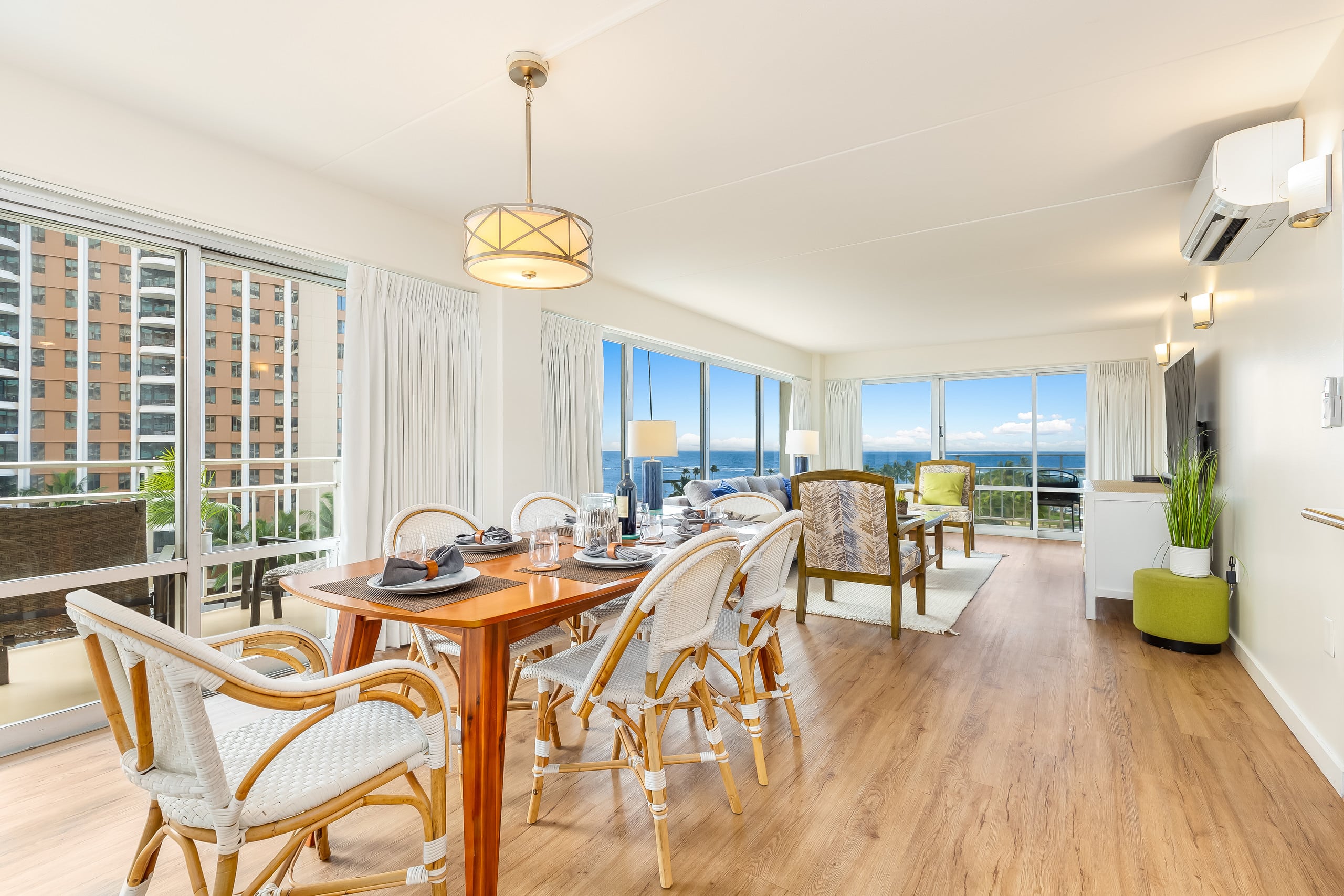 Condo in Honolulu · ★4.9 · 2 bedrooms · 4 beds · 2 private baths - Image 26