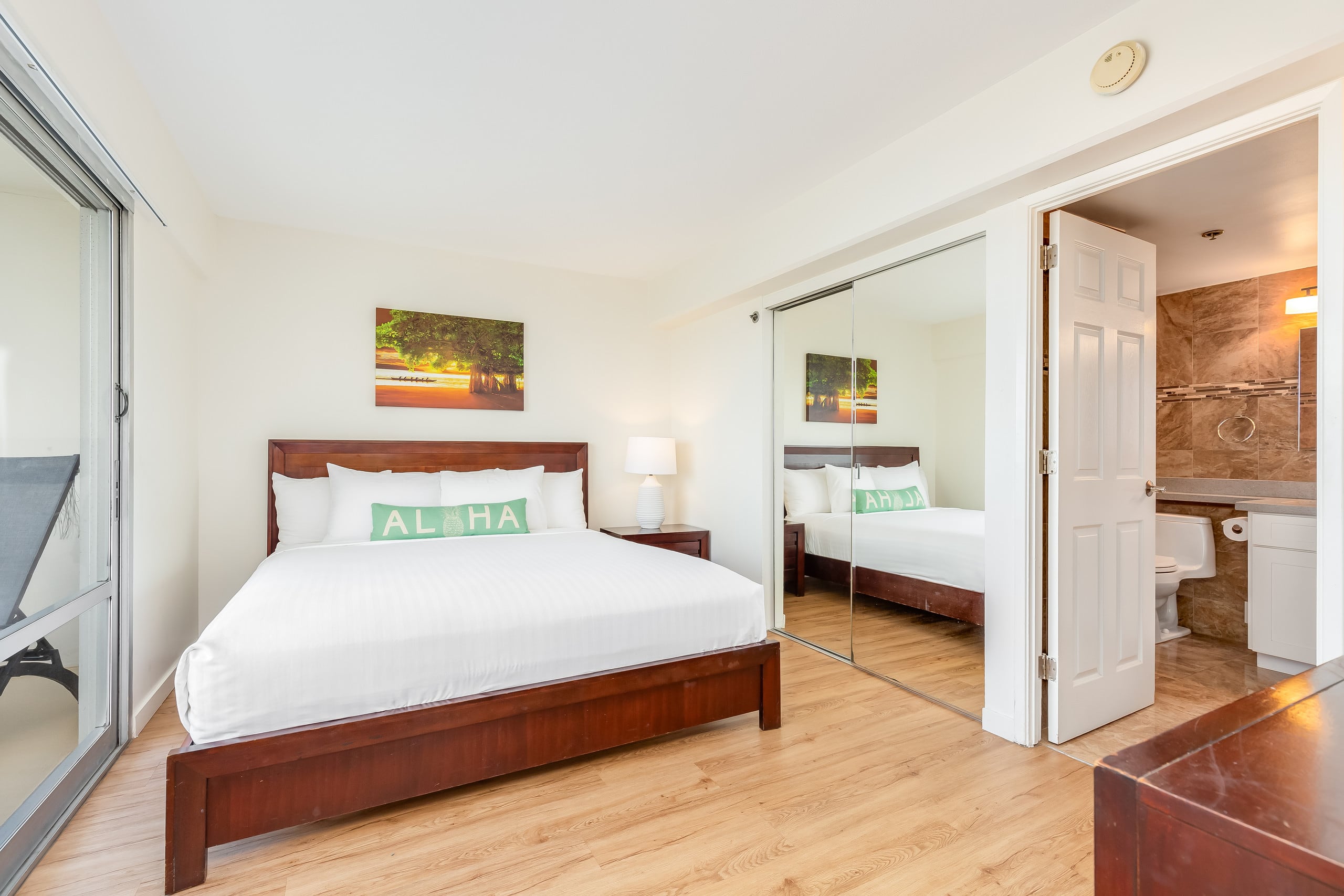 Condo in Honolulu · ★4.9 · 2 bedrooms · 4 beds · 2 private baths - Image 35