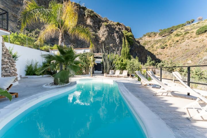 Faro Homes managed Airbnb listing 1