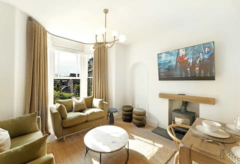 Ashleigh House, Sleeps 8, Central Windermere