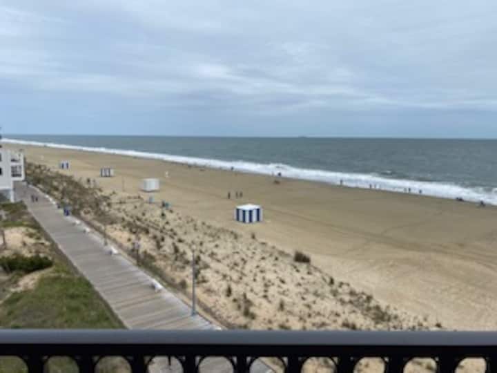 Ocean Front Steps To The Beach - Rehoboth Beach