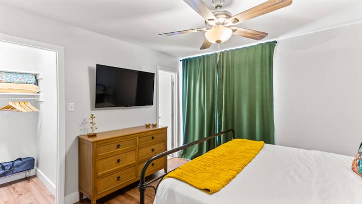 Საძინებელი 1 - ძირითადი საწოლი საწოლით