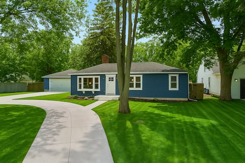 New! Private Lakefront Retreat [3BR/2BA] Game Room