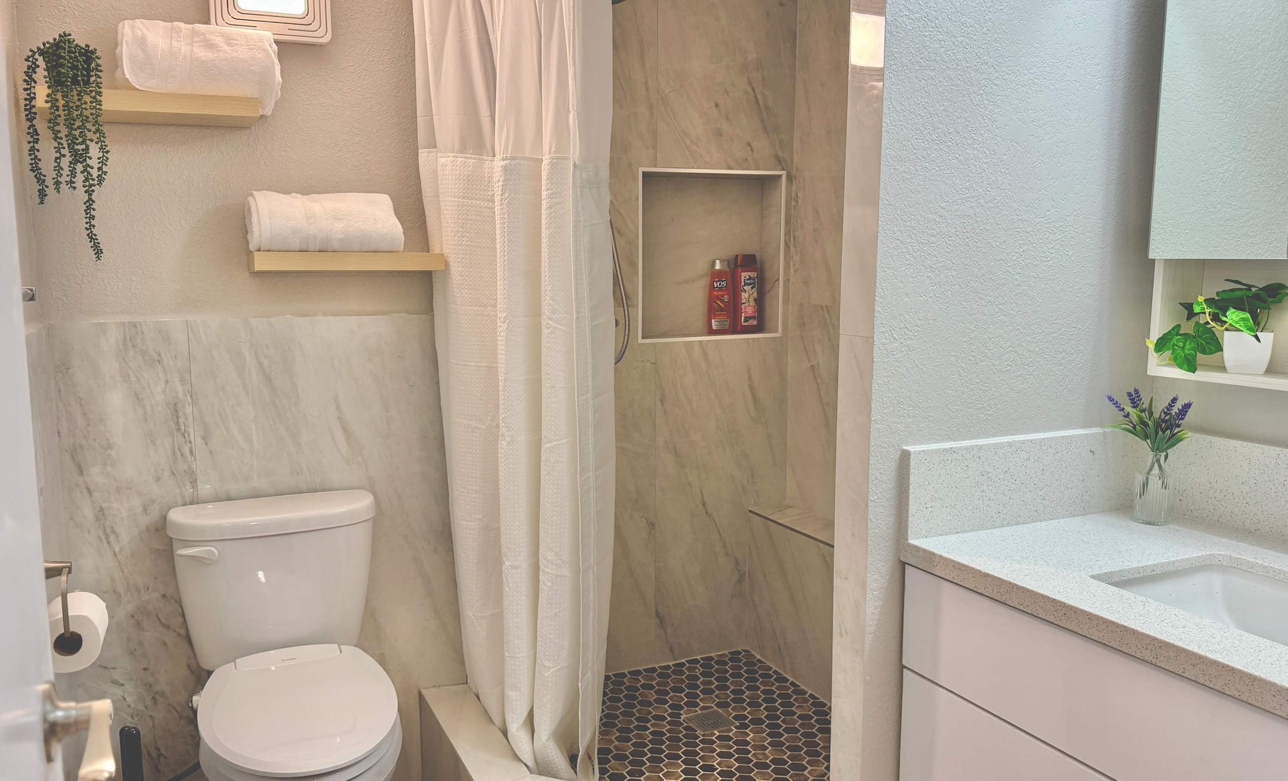 Waikiki Ocean City View 2 Bedroom 2 Bath - Image 28
