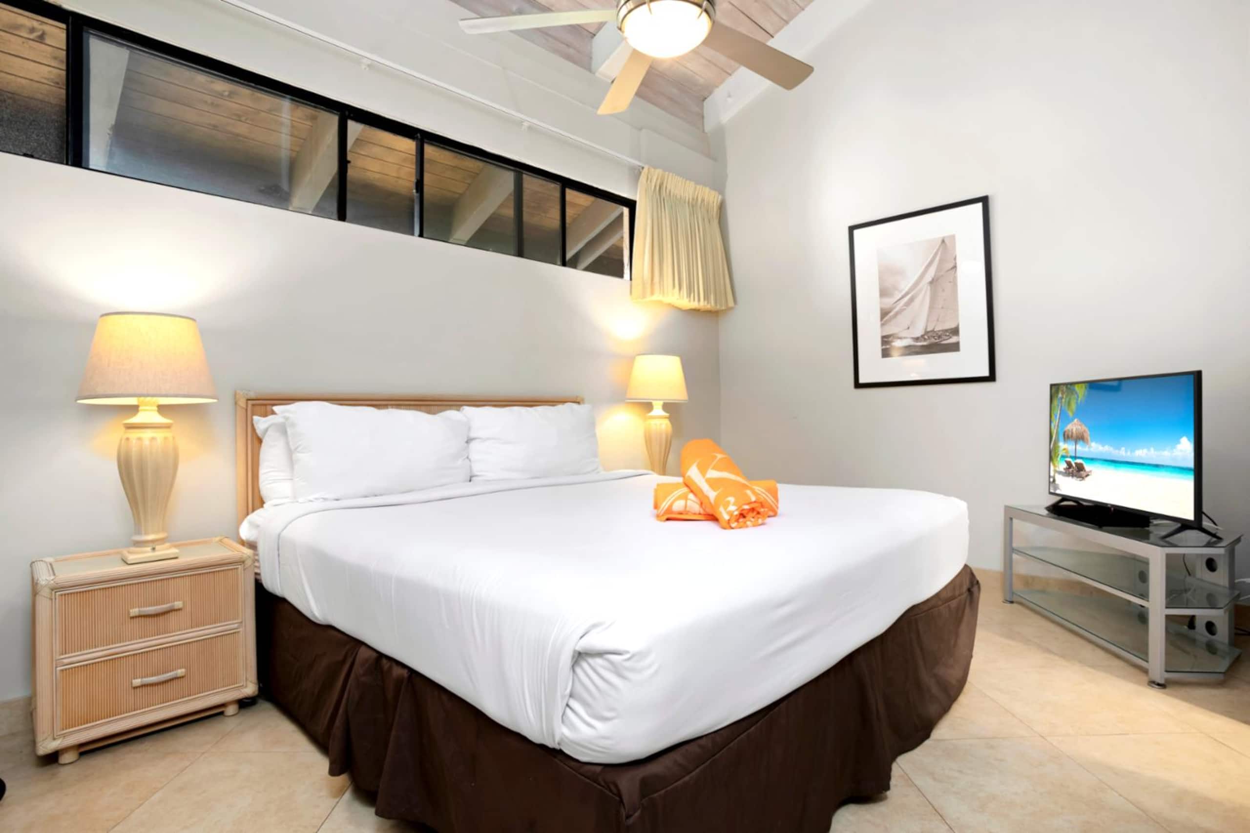Condo in Lahaina · ★5.0 · 6 bedrooms · 9 beds · 5 private baths - Image 6