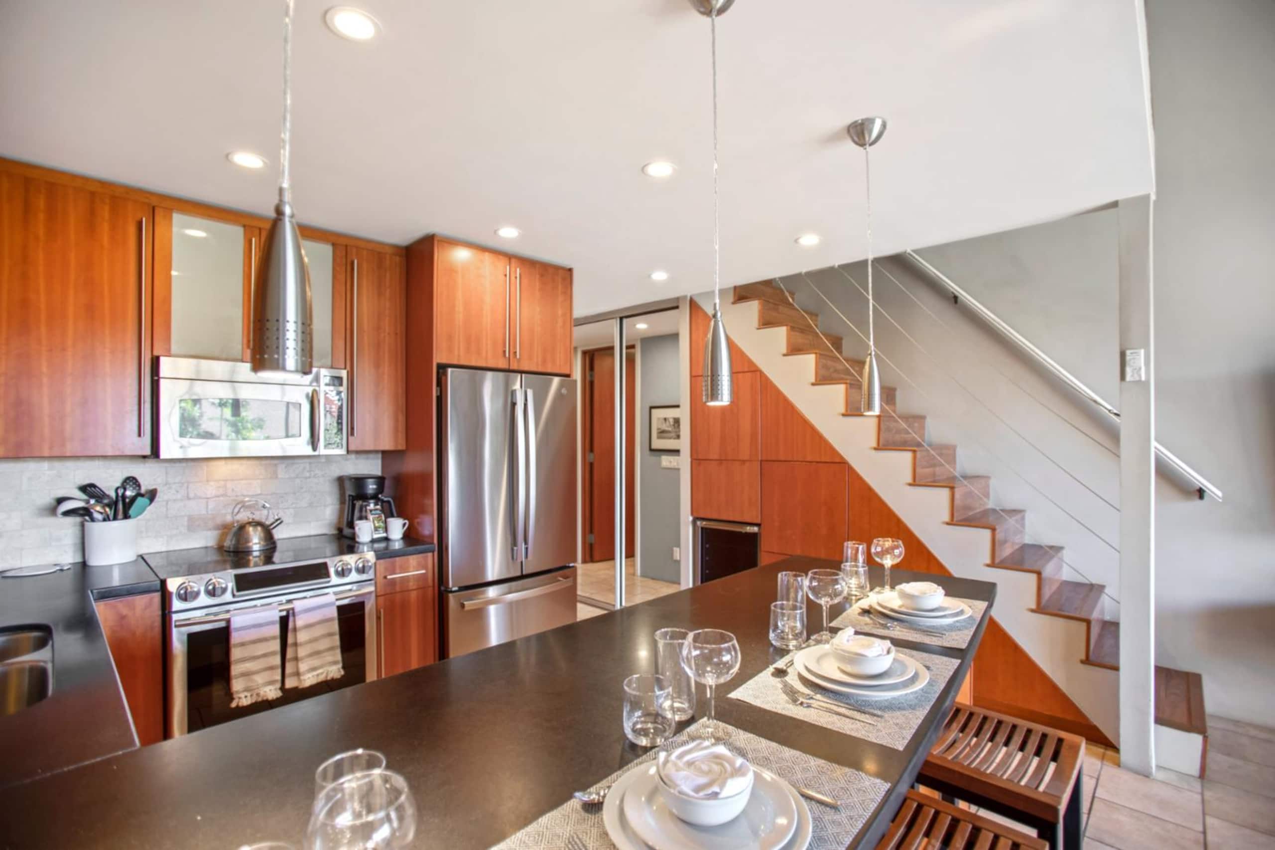 Condo in Lahaina · ★5.0 · 6 bedrooms · 9 beds · 5 private baths - Image 15