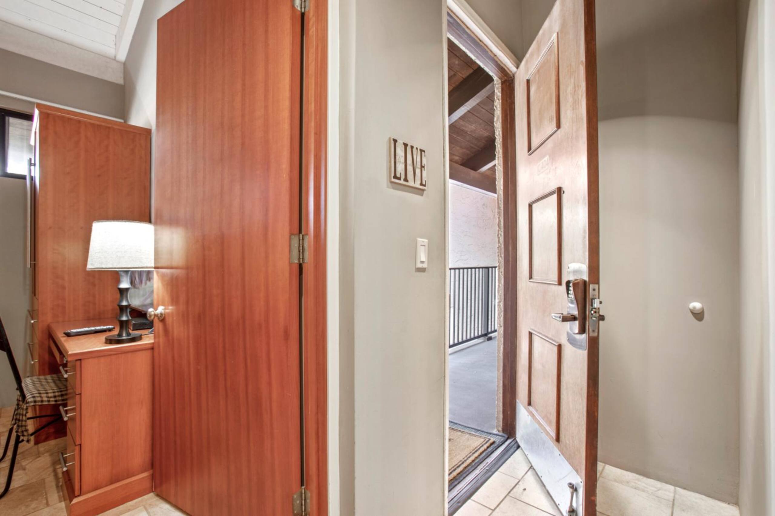 Condo in Lahaina · ★5.0 · 6 bedrooms · 9 beds · 5 private baths - Image 23