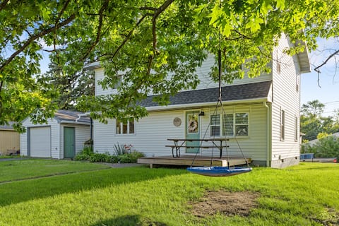 Family-Fun Farmhouse Near Jay Cooke