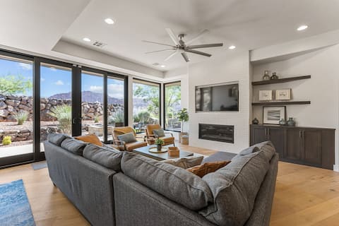 The Yucca Flower #11: Dog Friendly + Luxury Home