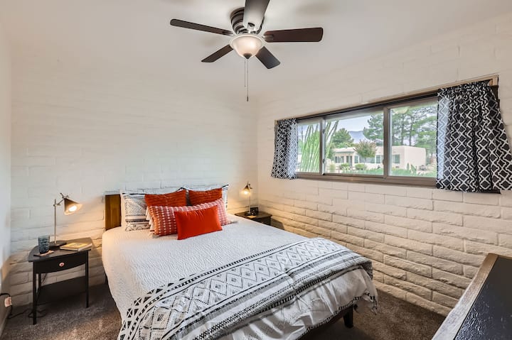 ห้องนอนที่สองพร้อมเตียงควีน