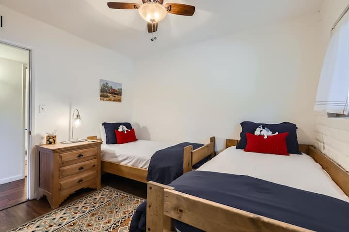 ห้องนอนที่ 3 มีเตียงแฝด 2 หลัง