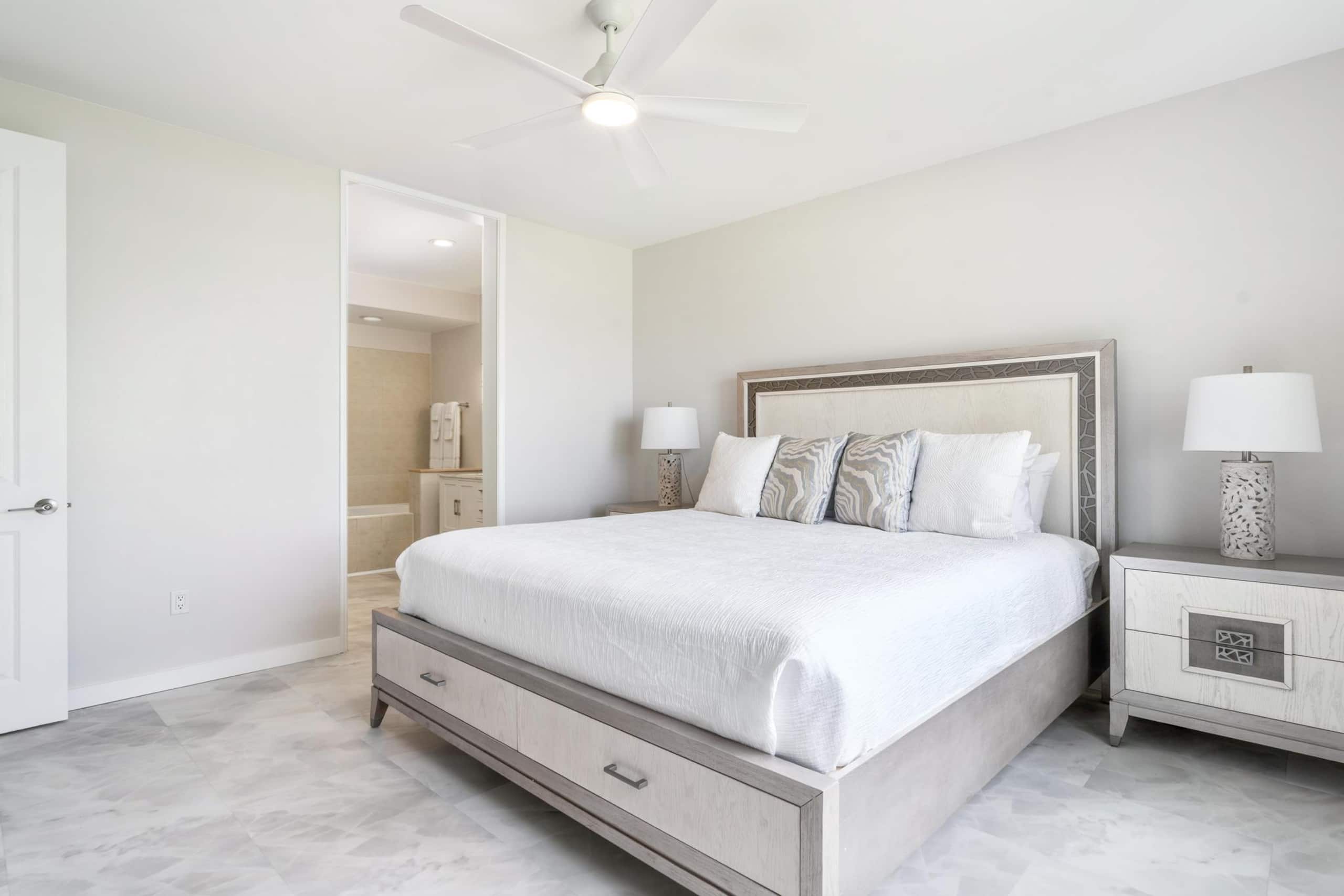 Remodeled, Lakeview +Hilton Pool Pass for 2026. - Photo 7