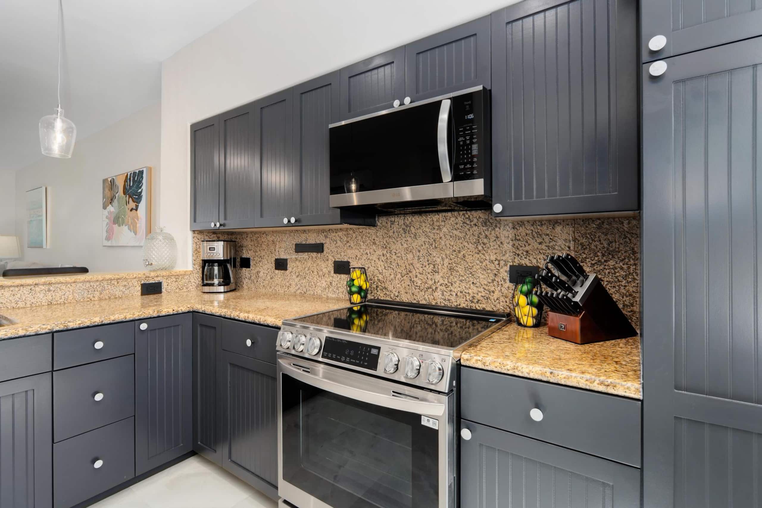 Remodeled, Lakeview +Hilton Pool Pass for 2026. - Photo 28