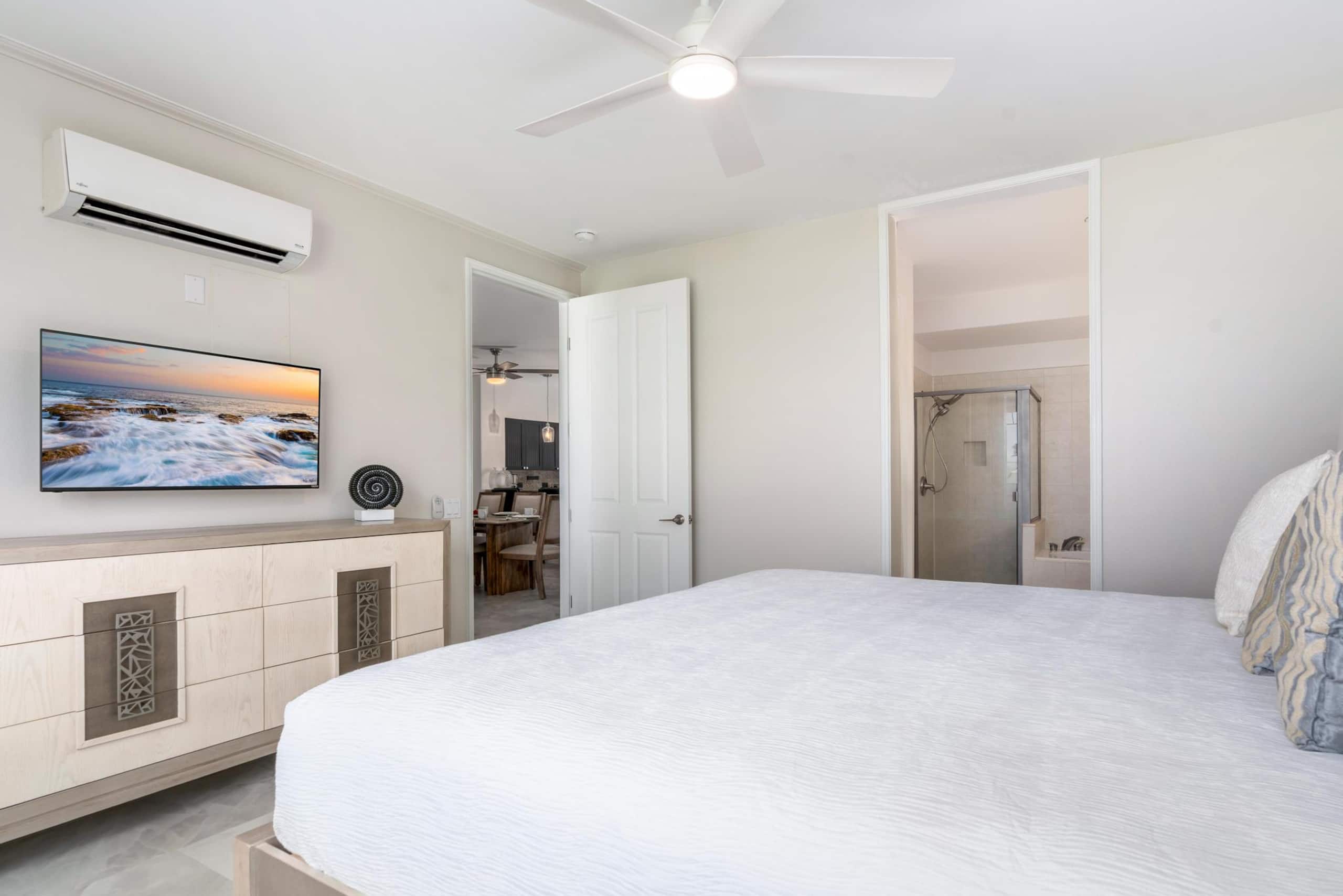 Remodeled, Lakeview +Hilton Pool Pass for 2026. - Photo 10