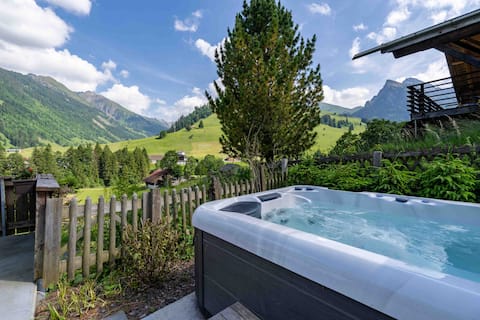 Chalet with Hot Tub in nature park, 30min to Spiez