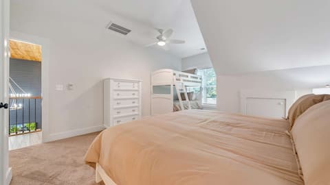 Lakefront Luxury - 10BR, Pool w/ Heat, Hot Tub