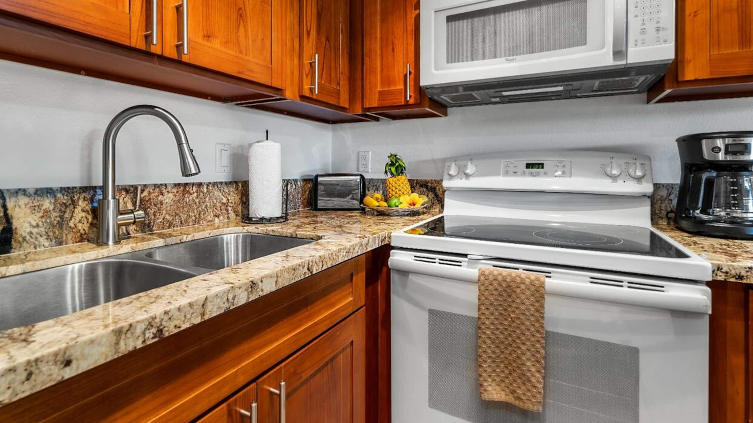 Condo in Kailua-Kona · ★4.5 · 1 bedroom · 2 beds · 1 private bath - Image 14