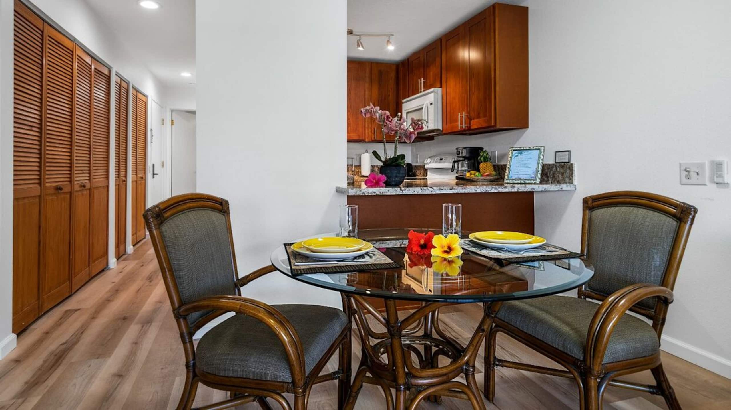 Condo in Kailua-Kona · ★4.5 · 1 bedroom · 2 beds · 1 private bath - Image 12