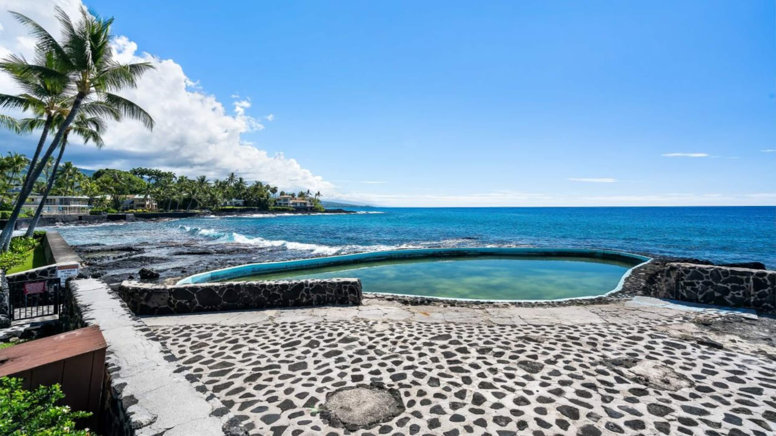 Condo in Kailua-Kona · ★4.5 · 1 bedroom · 2 beds · 1 private bath - Image 30